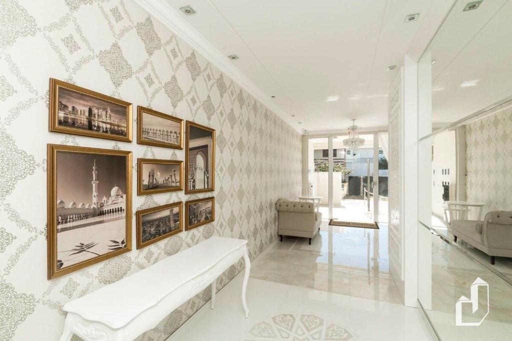  Apartamento com 02 dormitórios