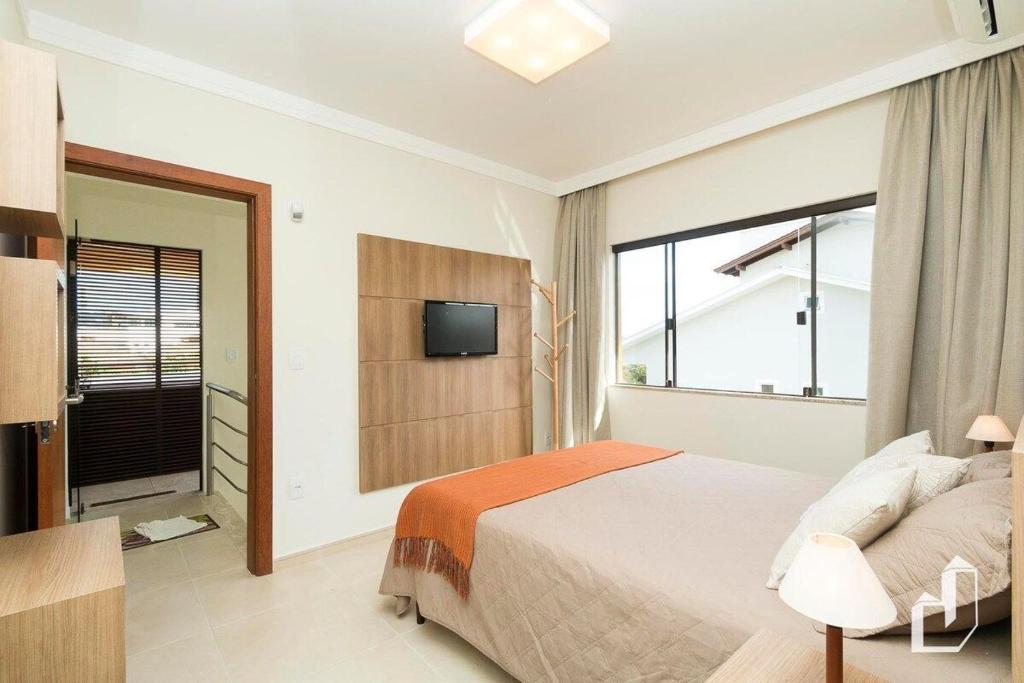  Triplex com 03 suítes com jacuzzi externa aquecida