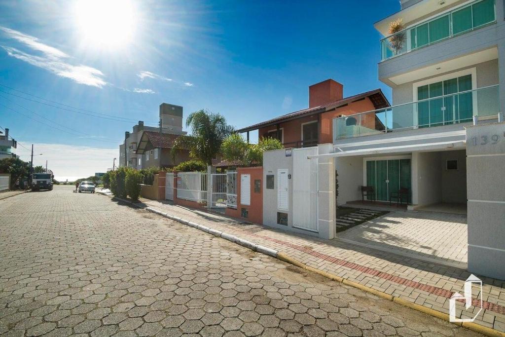  Triplex com 03 suítes e banheira hidromassagem