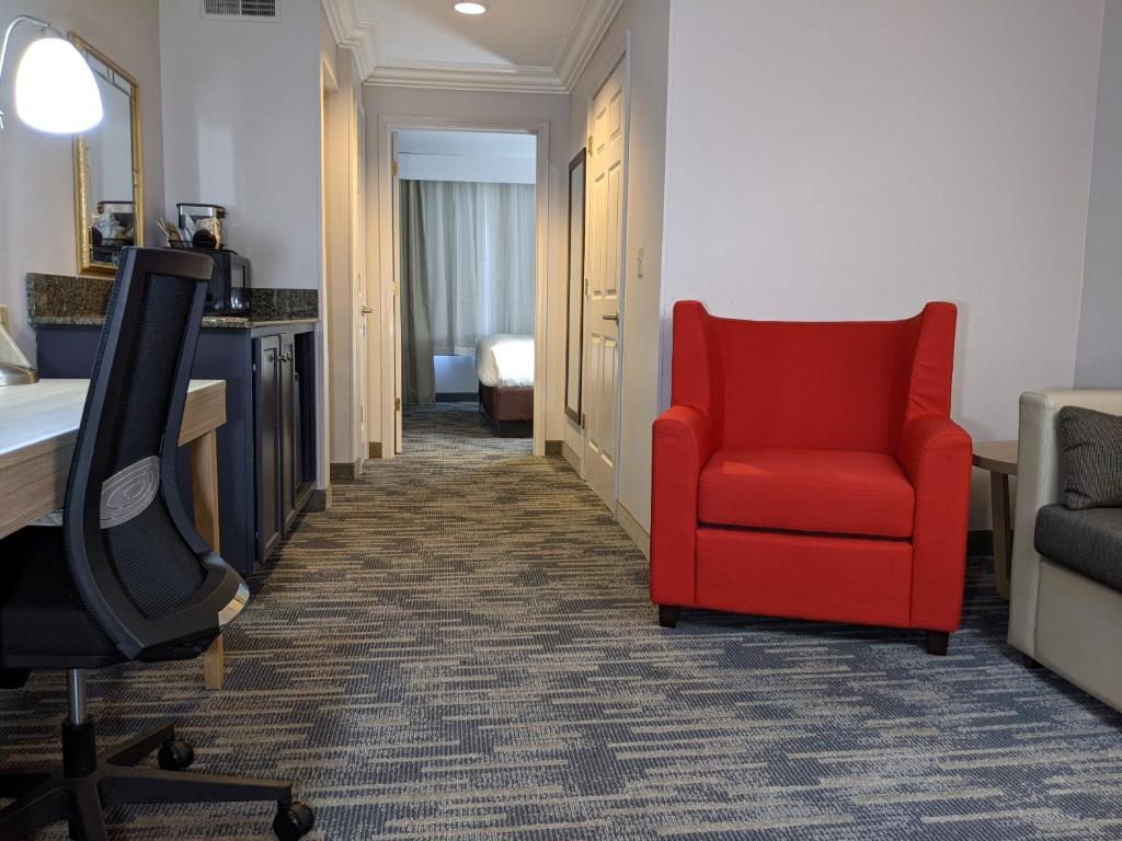 Country Inn & Suites by Radisson, Nashville, TN - One-Bedroom King Suite With Sofa Bed - Non-Smoking