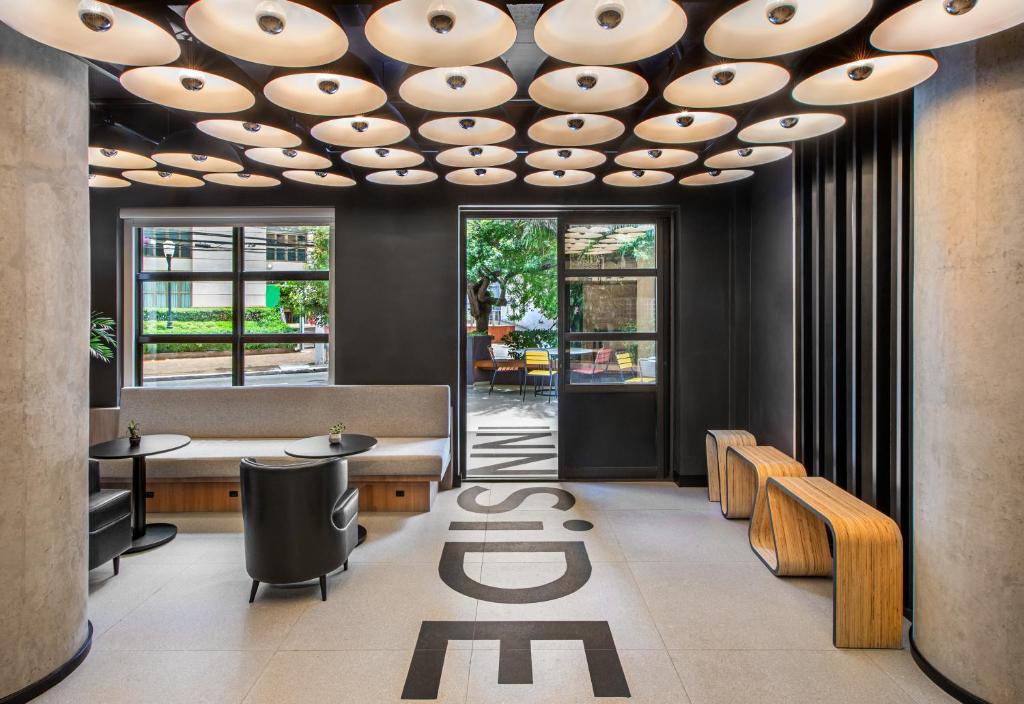Ein Sitzbereich in der Unterkunft INNSiDE by Meliá São Paulo ITAIM