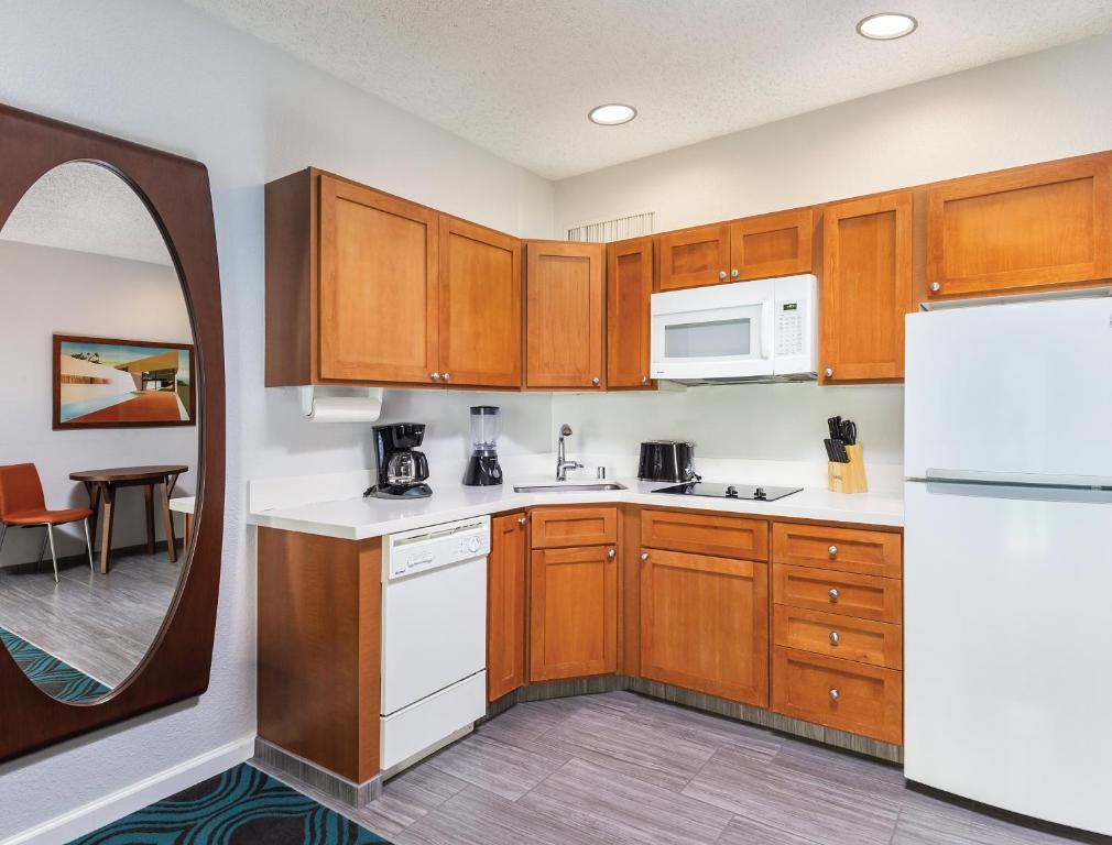 Kuchyň nebo kuchyňský kout v ubytování WorldMark Palm Springs