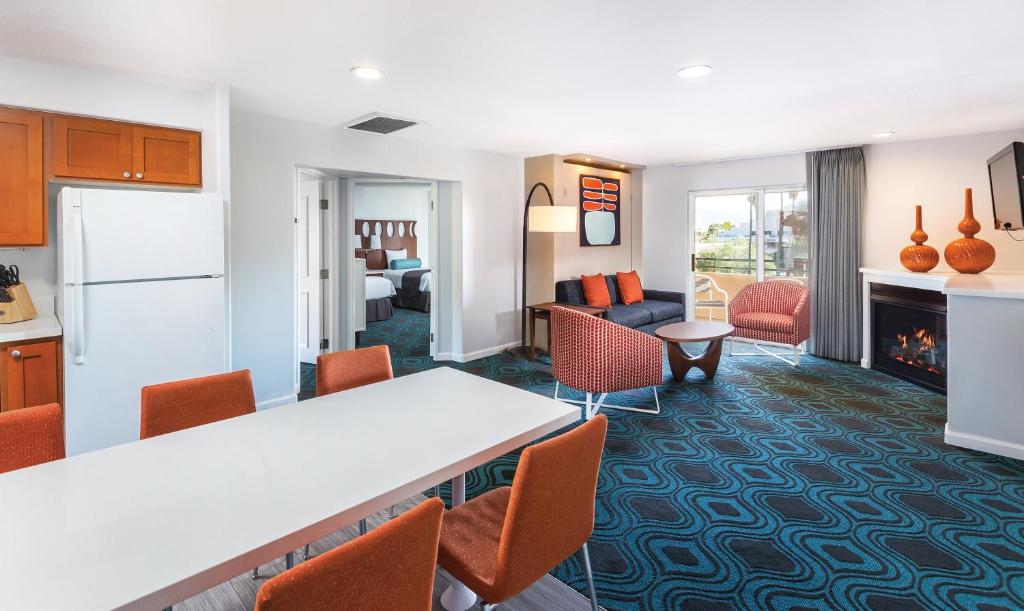 Kuchyň nebo kuchyňský kout v ubytování WorldMark Palm Springs