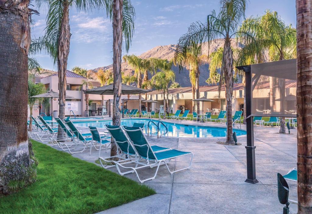 Bazén v ubytování WorldMark Palm Springs nebo v jeho okolí