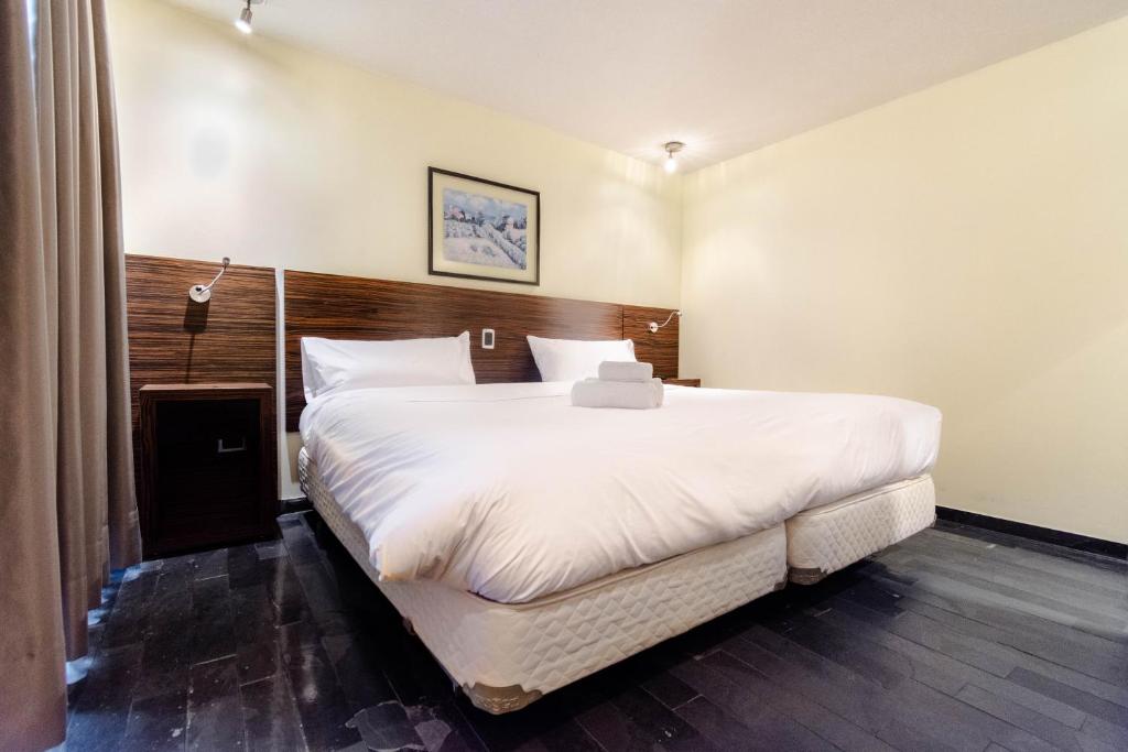 Cama o camas de una habitación en Tribeca King Room - Studio With, Wifi, AC