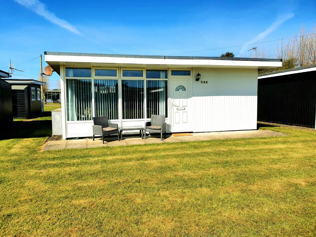 Cherry Blossom Lodge Modern Chapel Saint Leonards Uk Booking Com