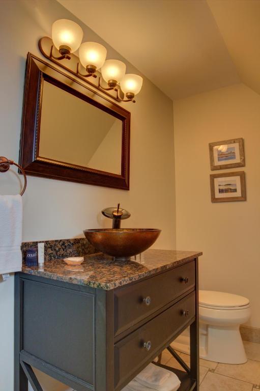 The Nonantum Resort - Carriage House Two Room Unit With Two Queens