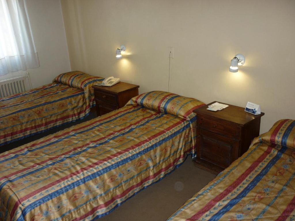 Postel nebo postele na pokoji v ubytování Hotel Puerta del Sol