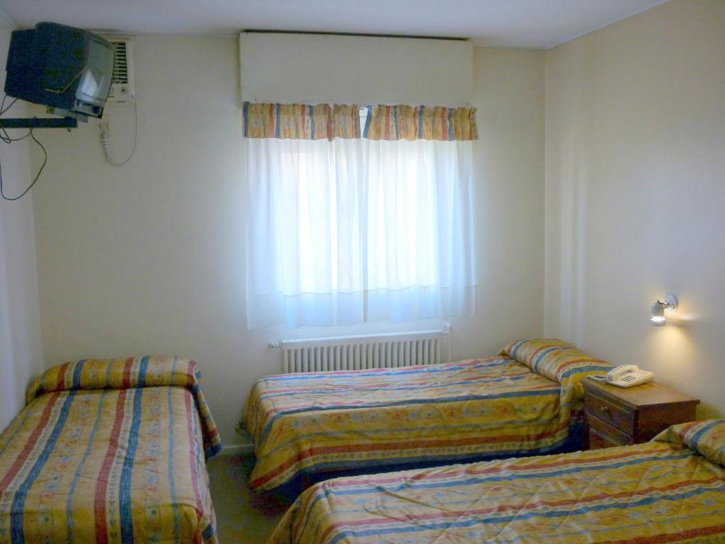 Postel nebo postele na pokoji v ubytování Hotel Puerta del Sol