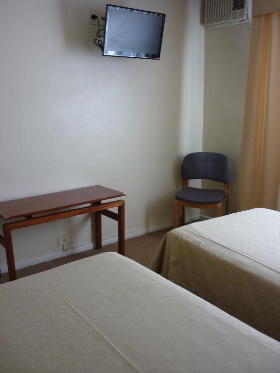 Postel nebo postele na pokoji v ubytování Hotel Puerta del Sol