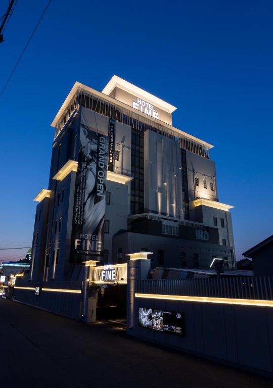 HOTEL FINE - INTO THE PREMlUM - - Housity