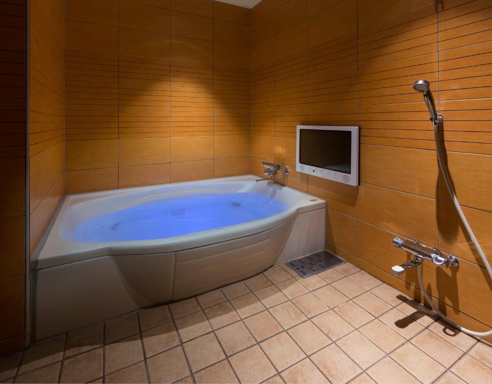 TV a/nebo společenská místnost v ubytování HOTEL FINE - INTO THE PREMlUM -