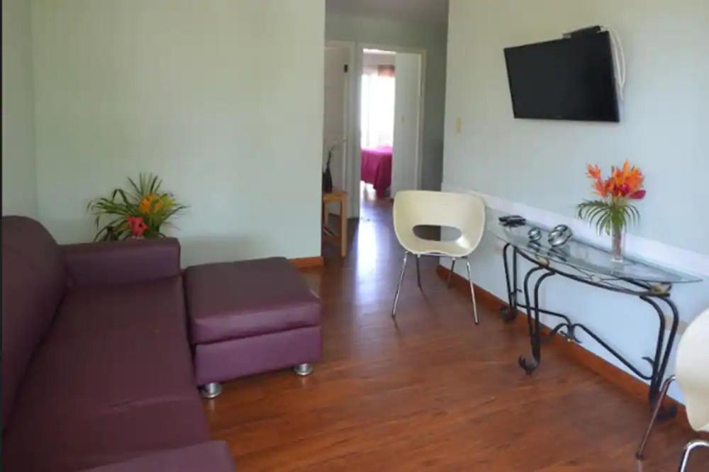 TV a/nebo společenská místnost v ubytování Caribbean Villages Aparments