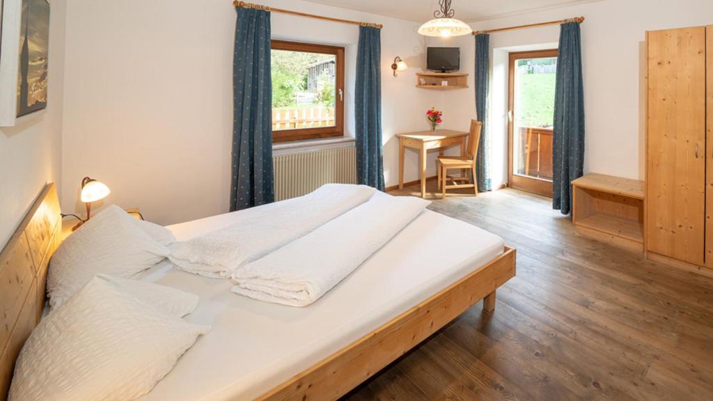 Postel nebo postele na pokoji v ubytování Hotel Profanter