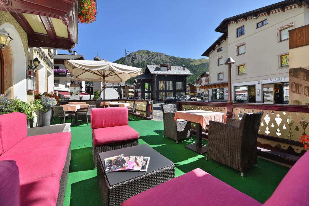 Nespecifikovaný výhled na hory nebo výhled na hory při pohledu z hotelu