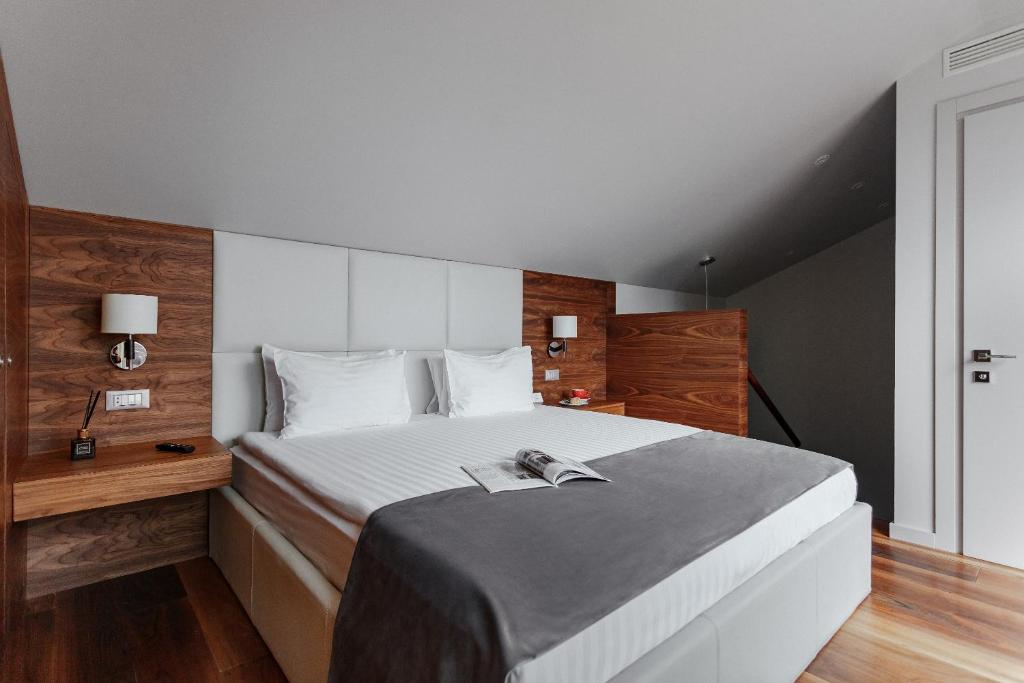 UNO Design Hotel - Suite With Terrace