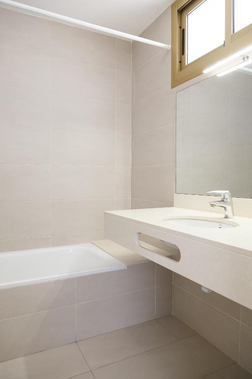 Koupelna v ubytování UHC ACACIAS APARTMENTS SALOU