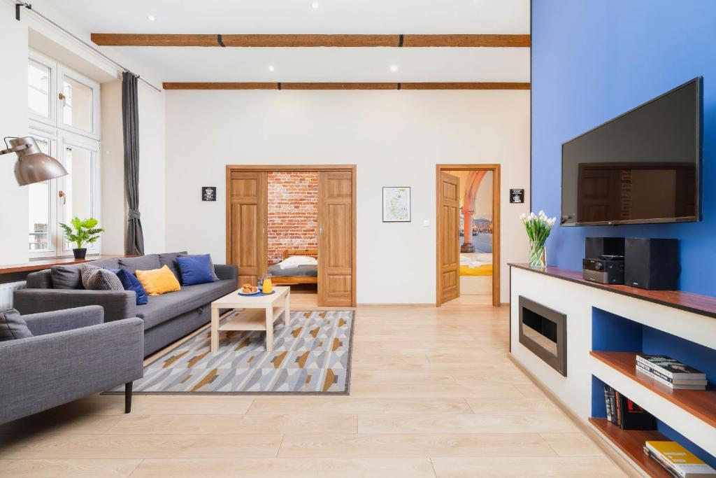 Televízia a/alebo spoločenská miestnosť v ubytovaní Deluxe Apartments Kraków Brzozowa by Noclegi Renters