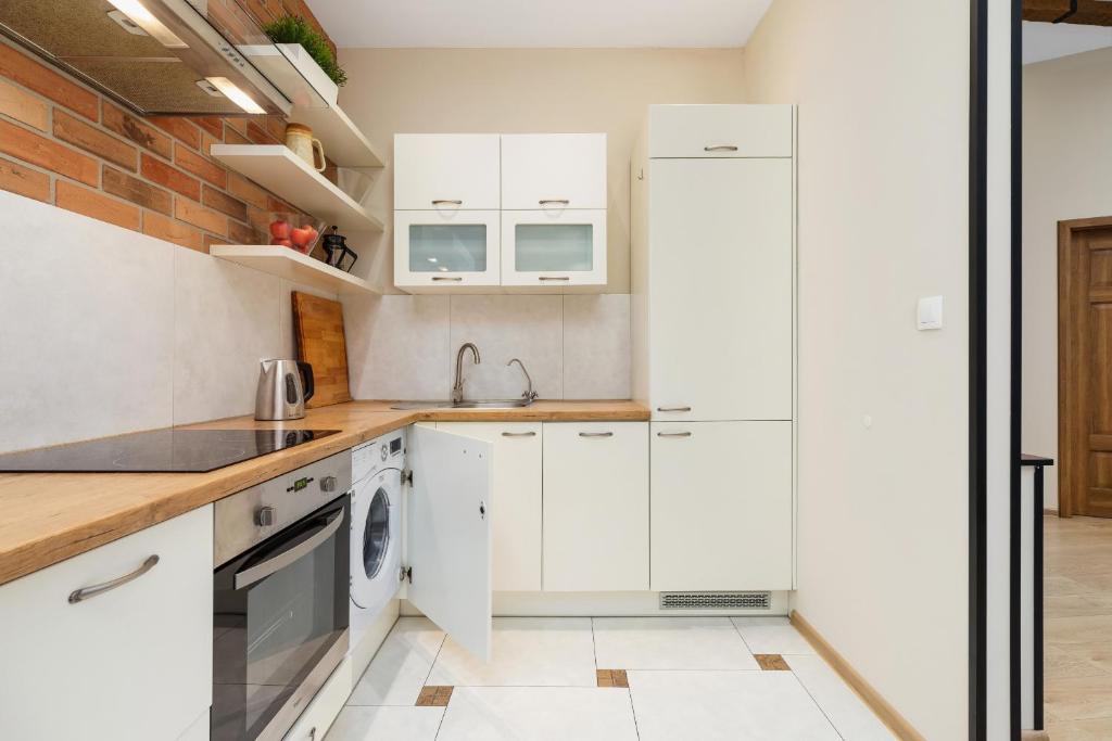 Kuchyňa alebo kuchynka v ubytovaní Deluxe Apartments Kraków Brzozowa by Noclegi Renters