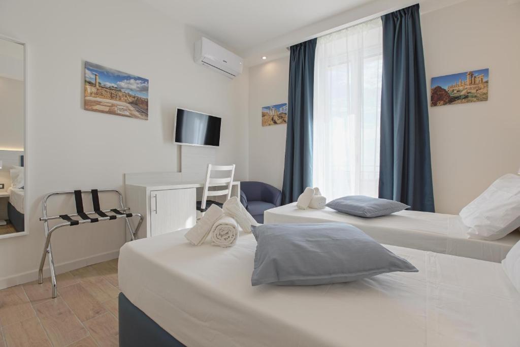 Postel nebo postele na pokoji v ubytování Esseneto Rooms