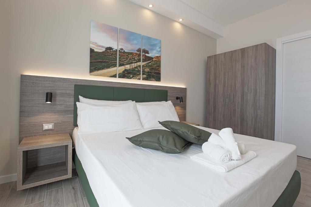 Postel nebo postele na pokoji v ubytování Esseneto Rooms