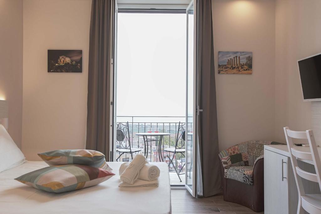 Postel nebo postele na pokoji v ubytování Esseneto Rooms