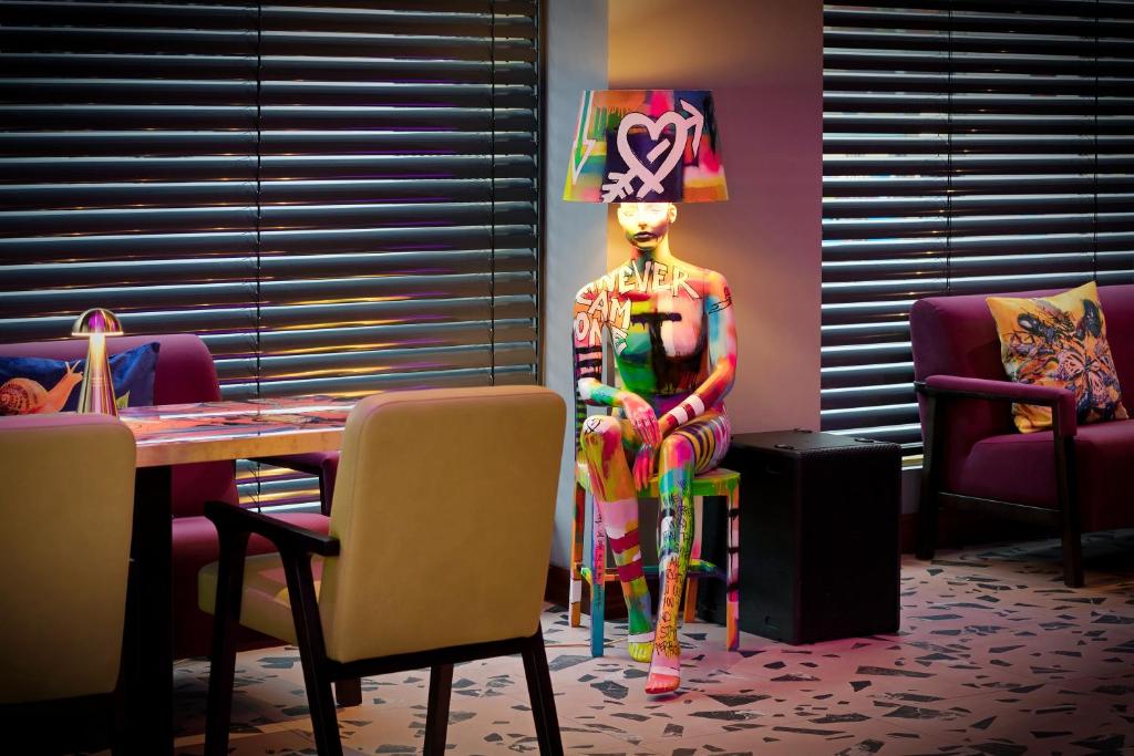 NYX Hotel London Holborn by Leonardo Hotels - Resim 16