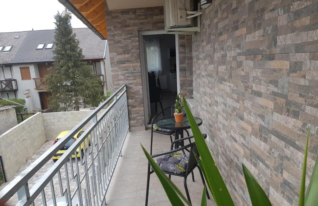 Balkón nebo terasa v ubytování Flamingó Apartmanház