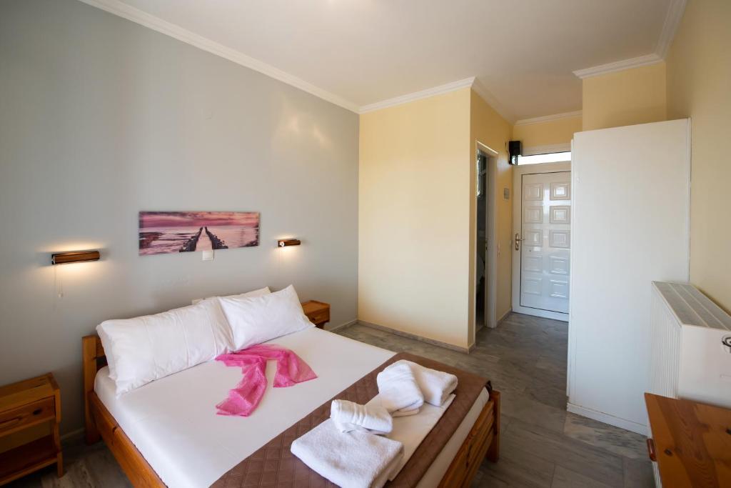 Postel nebo postele na pokoji v ubytování Artemis Pension