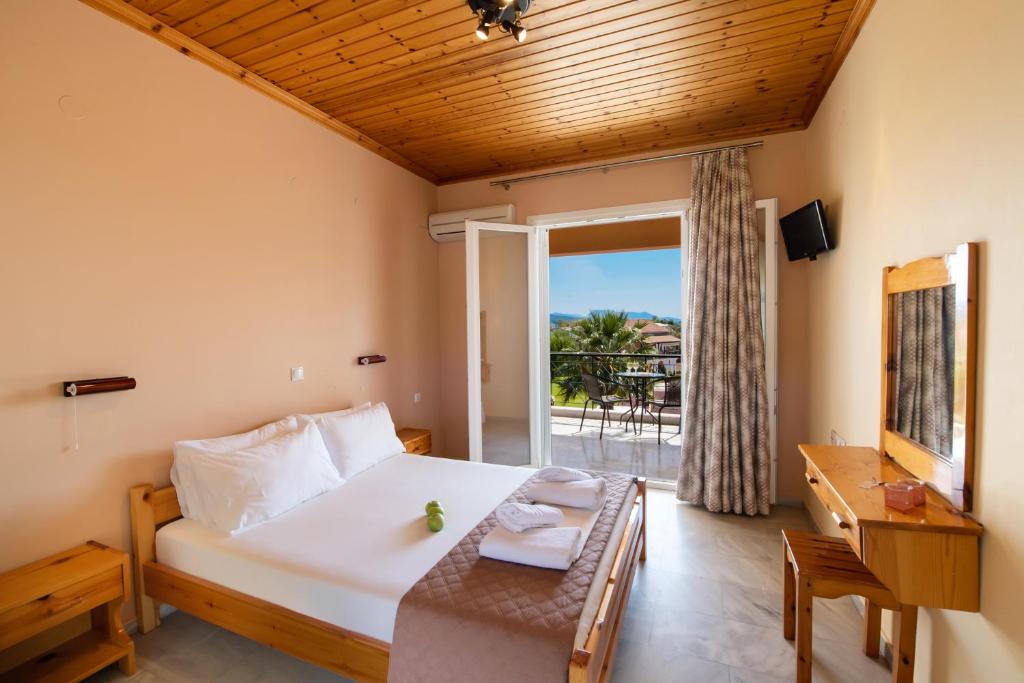 Postel nebo postele na pokoji v ubytování Artemis Pension