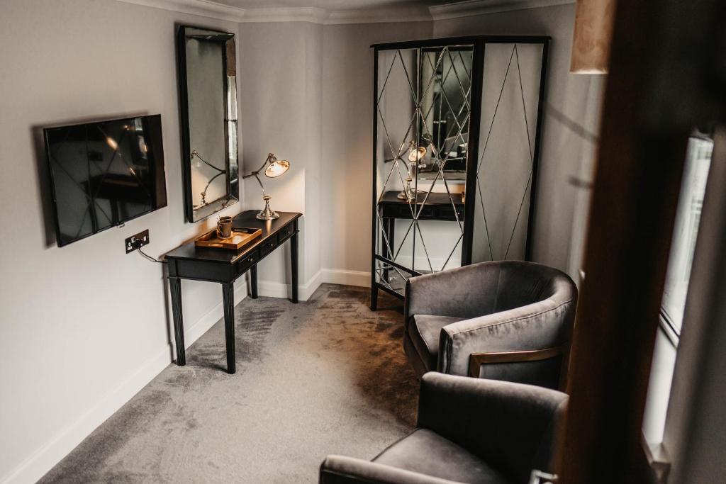 TV a/nebo společenská místnost v ubytování Broadford Hotel