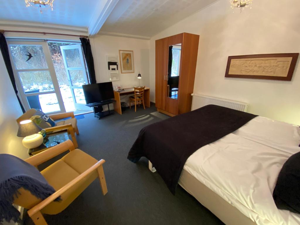 Postel nebo postele na pokoji v ubytování Bromølle Kro