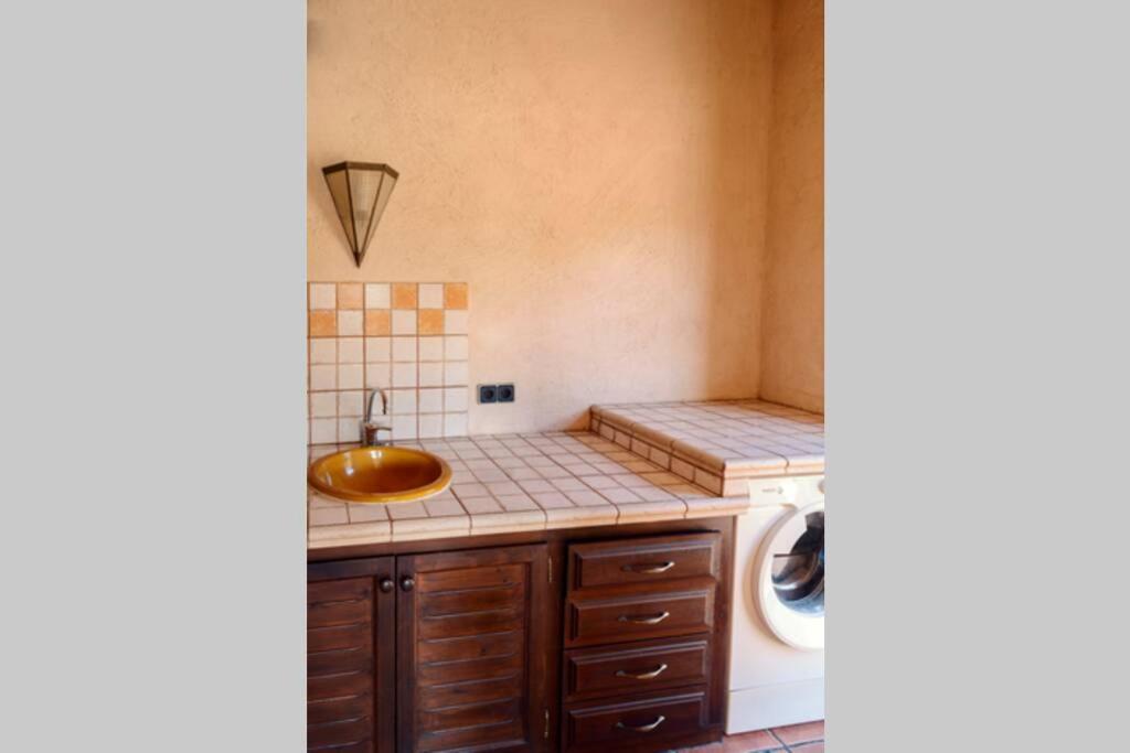 Kuchnia lub aneks kuchenny w obiekcie Can Olivo - Villa 6 pax en Ibiza