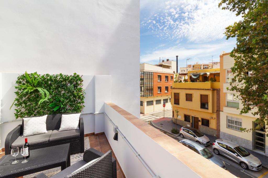 Balkón alebo terasa v ubytovaní Barceló 21, parking on request, Atico With terrace & Studio With Patio, Center, breakfast included, quite neighborhood, BC
