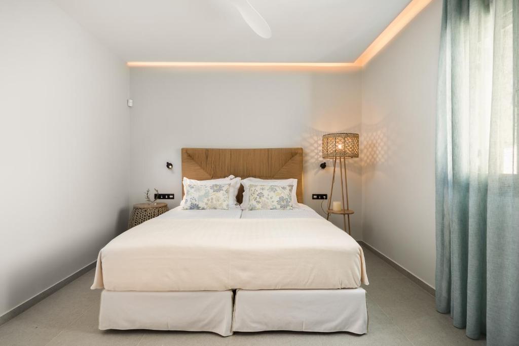 Postel nebo postele na pokoji v ubytování paleo villas
