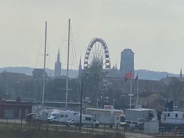 Fotografia z galérie ubytovania APARTAMENT NAD MOTŁAWĄ Z WIDOKIEM v destinácii Gdansk