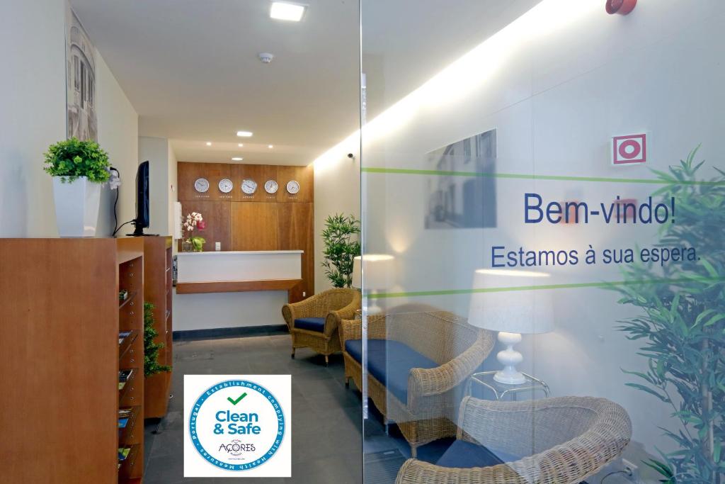 a lobby with a glass wall with a sign that reads ben windeus a spa at Thomas Place in Ponta Delgada