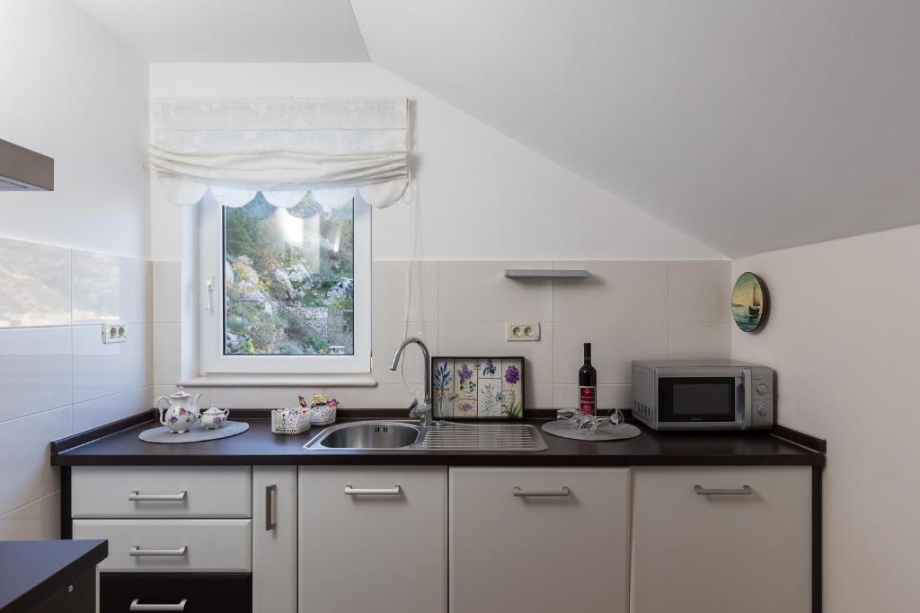 Kuchyňa alebo kuchynka v ubytovaní Cetinic Apartment