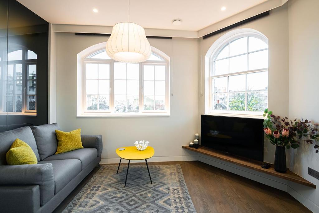 TV a/nebo společenská místnost v ubytování Urban Rest Camden