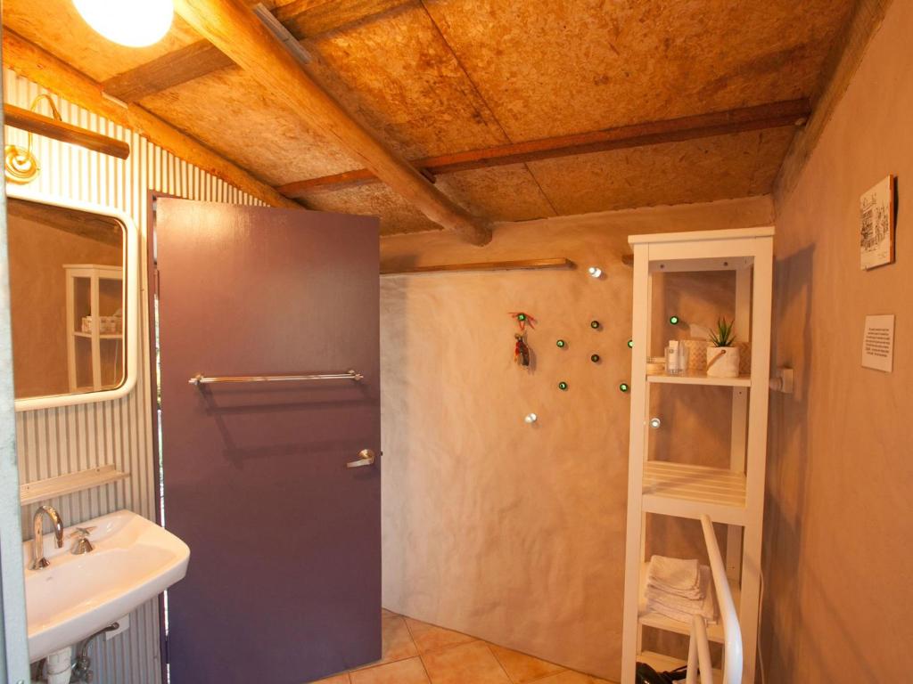 Koupelna v ubytování Lyrebird Studio Secluded Retreat in the Watagans. 20 min drive to Cessnock