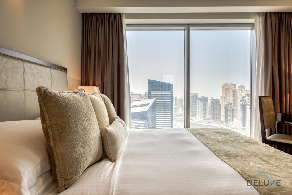 Postel nebo postele na pokoji v ubytování Exuberant 1BR at The Address Residences Dubai Marina by Deluxe Holiday Homes