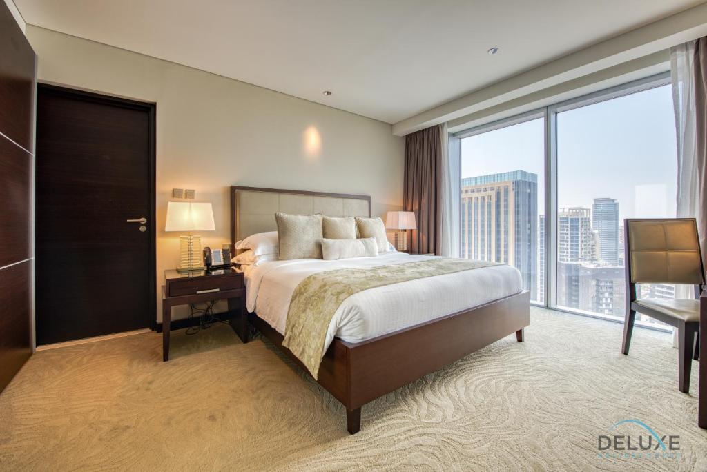 Postel nebo postele na pokoji v ubytování Exuberant 1BR at The Address Residences Dubai Marina by Deluxe Holiday Homes
