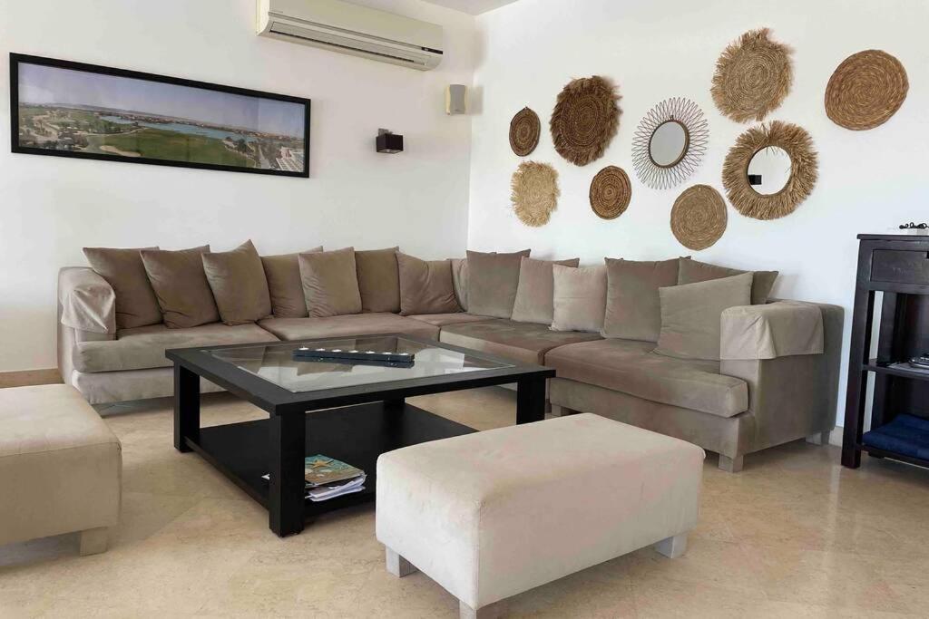 Posezení v ubytování Villa with 5 bedrooms & 4 bathrooms - private heated pool