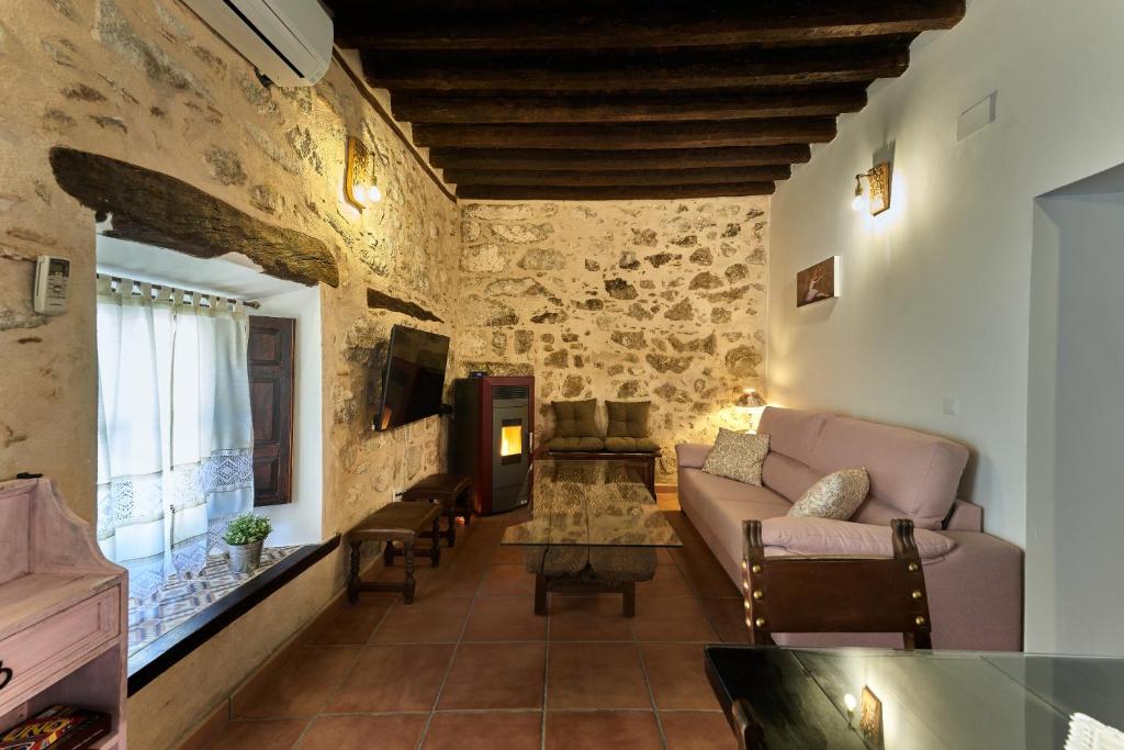 Televízia a/alebo spoločenská miestnosť v ubytovaní Casa Rural Tornerías