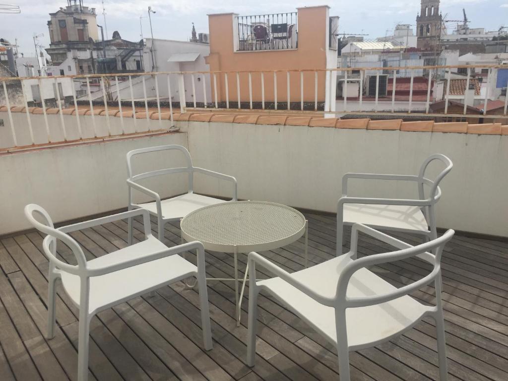 Balkón nebo terasa v ubytování GoToSeville GERONA SUITES