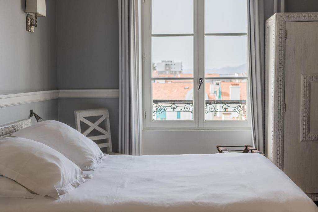 Postel nebo postele na pokoji v ubytování Hotel Saint Julien