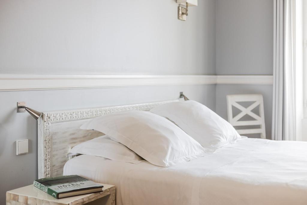 Postel nebo postele na pokoji v ubytování Hotel Saint Julien