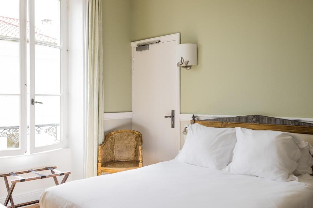Postel nebo postele na pokoji v ubytování Hotel Saint Julien