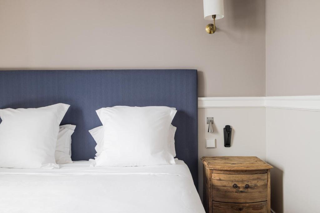 Postel nebo postele na pokoji v ubytování Hotel Saint Julien