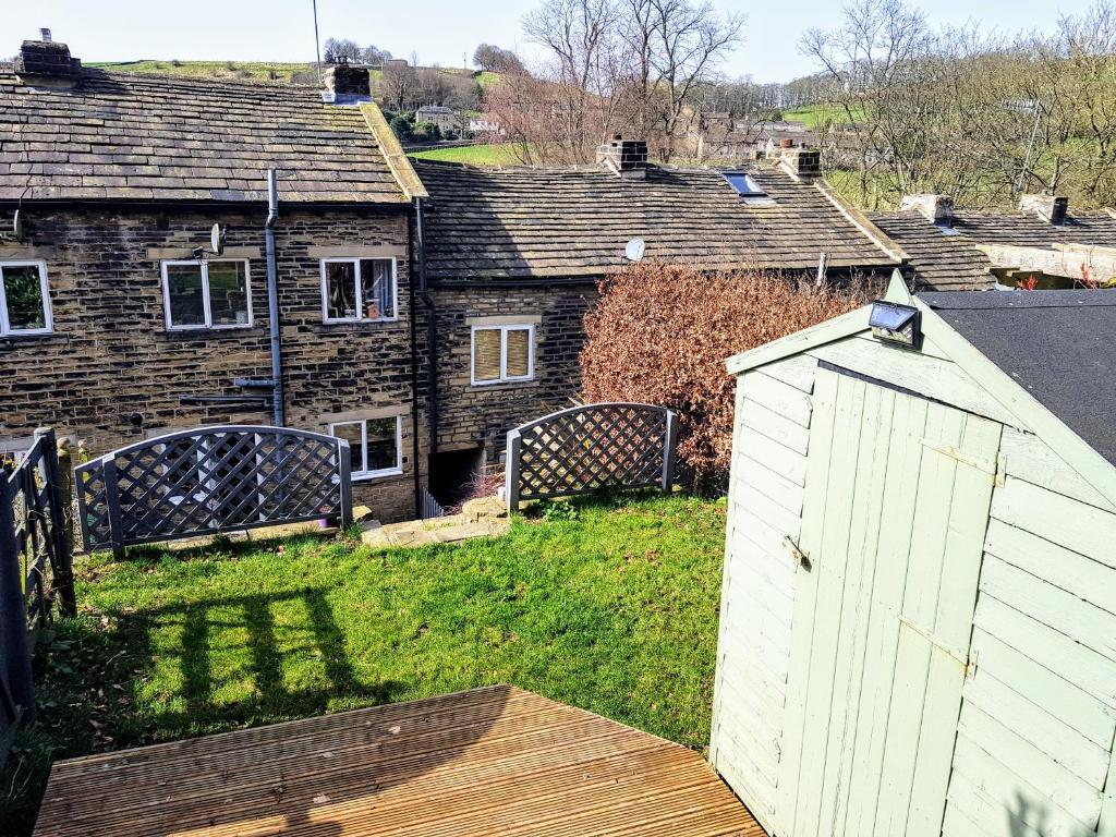 Riding Head Cottage Luddenden